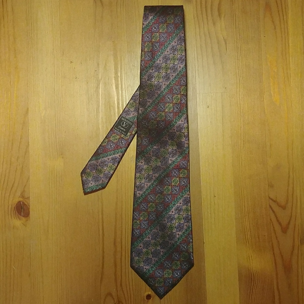 GUC RARE VINTAGE VALENTINO SILK TIE